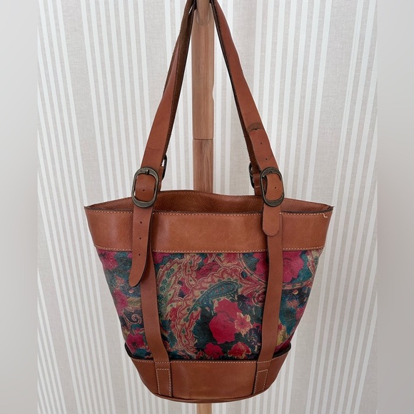 Patricia Nash Enna Leather Floral Bucket Bag Zipper Top Interior Pockets - Picture 2 of 12